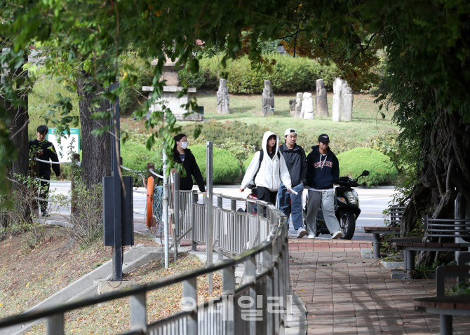 [포토] 쌀쌀해진 캠퍼스