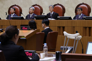 "장애인 접근권 박탈" vs "단계적 개선"…대법 공개변론서 법리 다툼