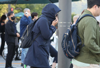 “겉옷 챙기세요”…전날보다 기온 3~9도 떨어져[오늘날씨]