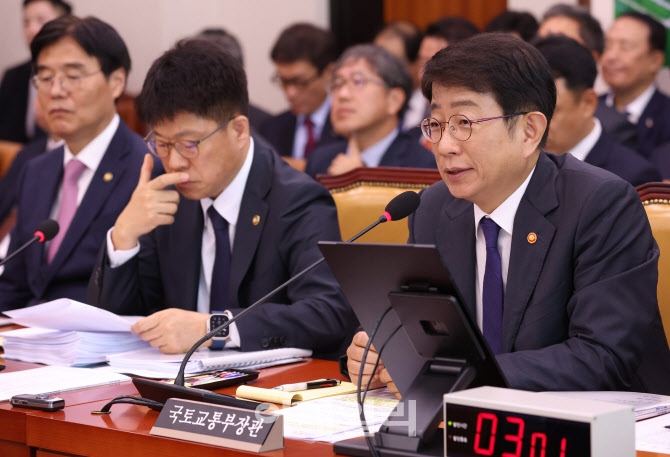 [포토]박상우 장관, '디딤돌 대출 규제로 혼선과 불편 드려 죄송'