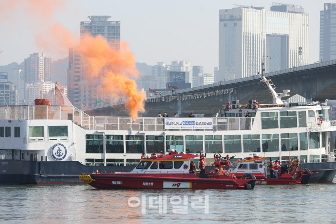 [포토]화재 발생시 인명구조가 우선