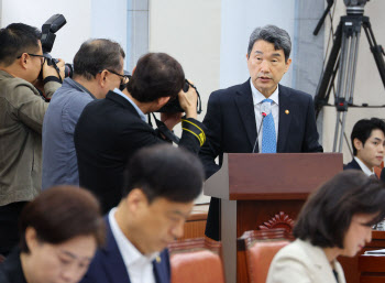 이주호, 내후년 AI교과서 도입 '속도 조절' 시사