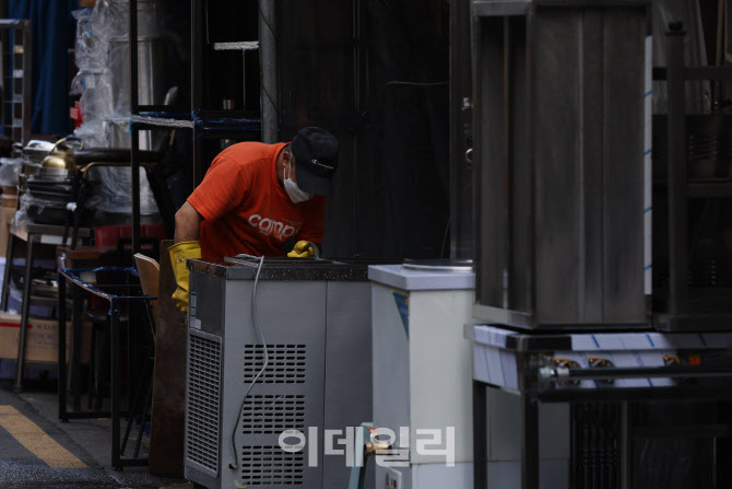 [포토]중고 냉장고 세척