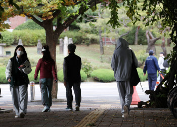 “환절기 감기 조심하세요”…주말 일교차 큰 날씨 계속