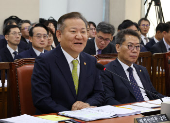 이상민 행안장관, 성수동·건대 핼러윈 대비 현장점검…“비상근무 강화”