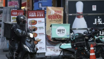 “먼저 내리면 내리겠다” 눈치싸움 중인 배달수수료 인하안