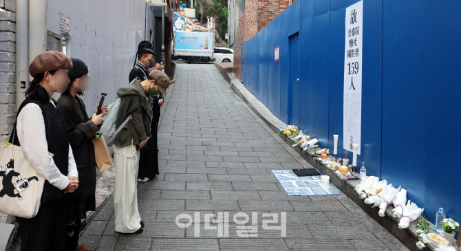 [포토]이태원 참사 2주기, 참사현장에 이어지는 추모발길