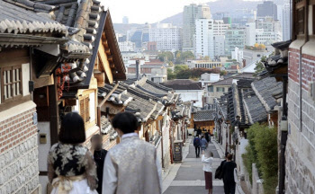 통금 생긴 '북촌한옥마을'…오후 5시부터 관광객 출입 금지