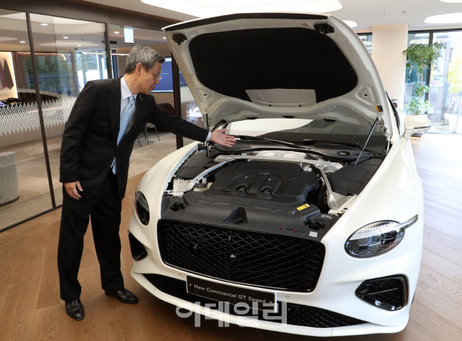 [포토] '더 뉴 컨티넨탈 GT 스피드' 4.0L V8 엔진