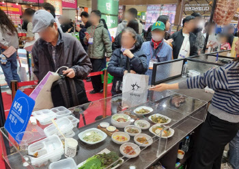 "이 나이에 그냥 놀겠나" 고령화에 환갑 어르신도 창업박람회 '북적' 