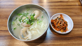 "어릴적 엄마가 빚어준 만두맛 느껴져요"…강북구 '다온칼국수'