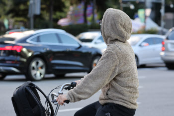 전국 곳곳에 이슬비…오후부터 기온 크게 떨어져[오늘날씨]