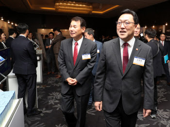  한국 자본시장 컨퍼런스 참석한 김병환 위원장