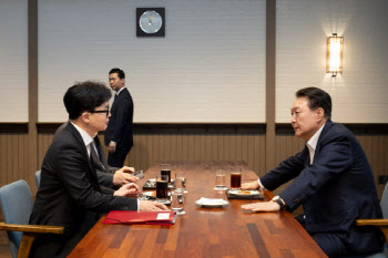 한동훈 국정쇄신 요구에 대통령실 "이달말 입장 표명 기회 있을 것"