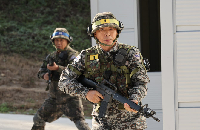 [포토] '시니어 아미', 시가지 전투 훈련 체험