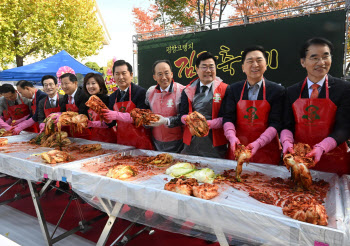  국회에서 열린 평창고랭지 김장축제