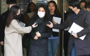 '동물 불법 안락사' 박소연 전 케어 대표, 2심 집행유예 감형