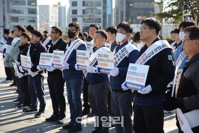 ‘협력사 존폐 위기 호소’에도 현대트랜시스 노조, 또 주택가 시위