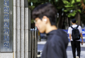 교육부 '불인증 의대 1년 보완'개정에…국회 전문위 "시정 필요"