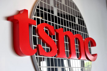 TSMC 10월 매출 30% 늘어…"美 투자 계획 변함없어"