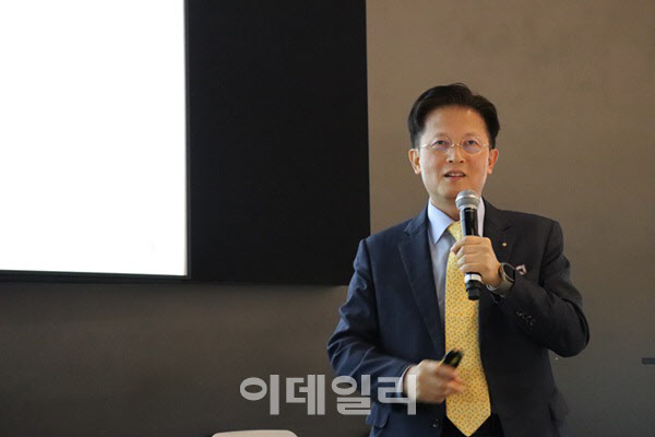 [포토] 'AI 법률번역의 혁신과 도전' 이재욱 AI링고 대표