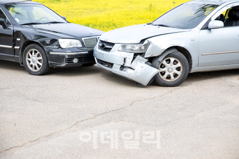 하루 걸러 車 추돌 사고에…쑥대밭 된 서울 도심[사사건건]