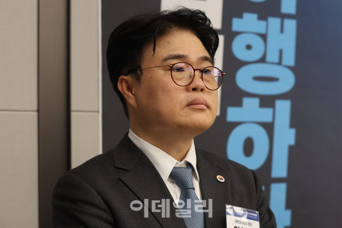 [포토]임현택 대한의사협회 회장, 대의원총회 참석