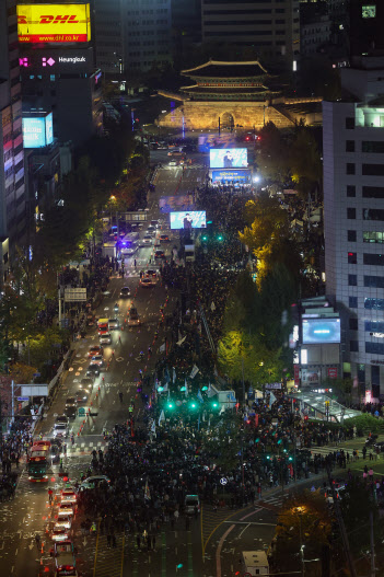 가을 도심 점령한 집회..시민들, 고성·교통체증 등 피해 호소