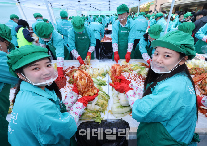 [포토]사랑의 마음으로 김장 담궈요