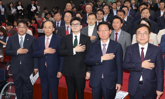 與 "반도체특별법 '근로시간 특례' 조항, 野도 수용 가능"