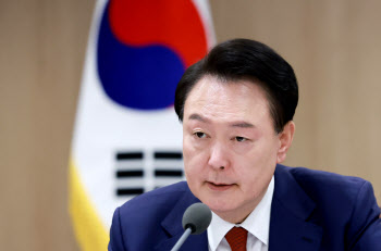 尹 "불법 채권추심, 악질적 범죄…수사 역량 총동원해 뿌리 뽑아라"