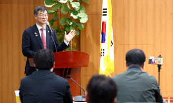 이기일 차관 “연금개혁 지연 하루 885억원 후세대 부담 전가”