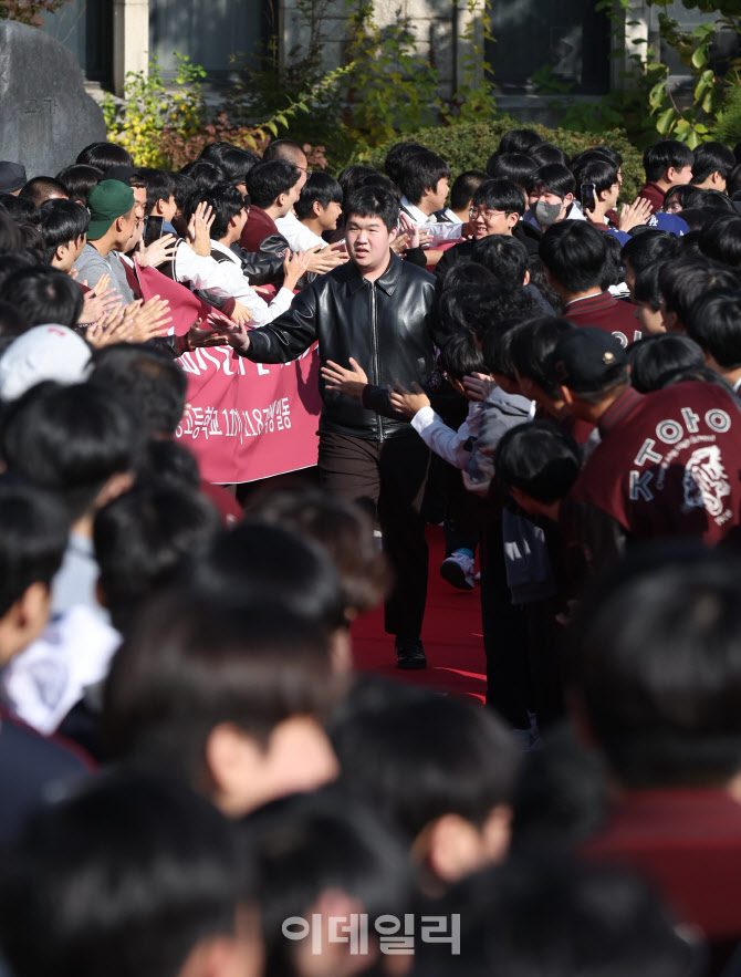 [포토]후배들의 응원