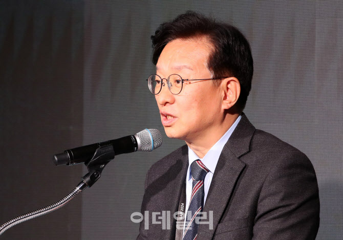 [포토]권칠승 더불어민주당 의원, 이데일리 글로벌 AI 포럼 축사