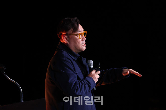 [포토]정우진 KT컨설팅그룹장 'AI 협업'에 대해 발표