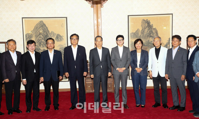 민생경제점검 당정협…서민금융정책·소상공인지원 등 논의