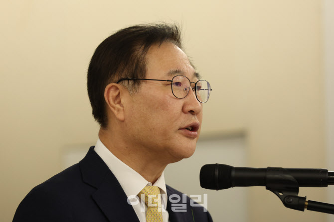 [포토]창립 30주년 기념 심포지엄 축사하는 박성재 장관