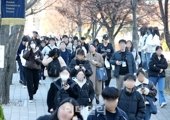 [포토]논술고사 치른 수험생들