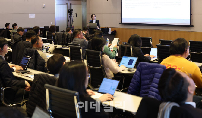 [포토]기업거버넌스포럼 발표하는 스테파니 린, 리서치 헤드