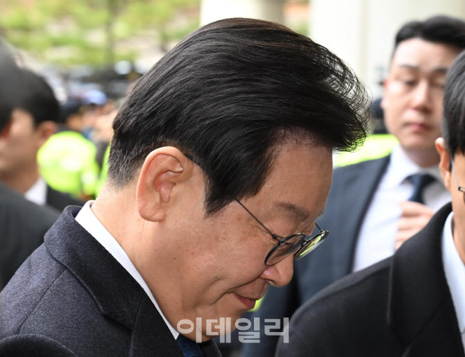 [포토] 서울지방법원 출석하는 이재명 더불어민주당 대표