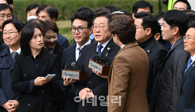 [포토] 위증교사 혐의 사건에 대한 1심 선고 공판 무죄 판결