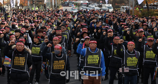 [포토]국회앞에서 화물연대본부 집중투쟁