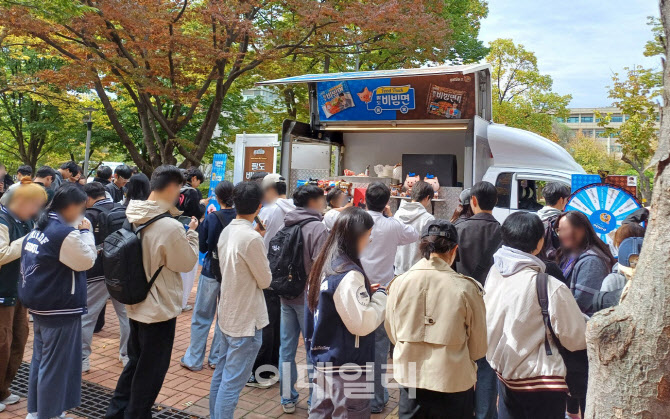 [포토] '한돈X팔도 푸드트럭' 인기