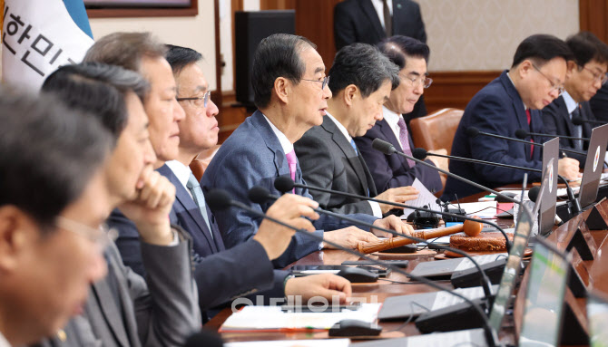 [포토]국무회의 주재하는 한덕수 국무총리