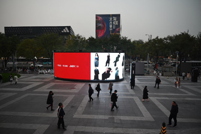 “일단 소비 먼저 살리자”…바우처 뿌리는 中 도시들