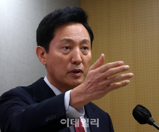 오세훈 "명태균 여론조사? 누구에게 자료 넘겼는지 밝히라"