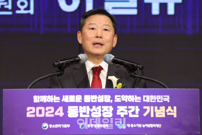 [포토]축사하는 이철규 위원장