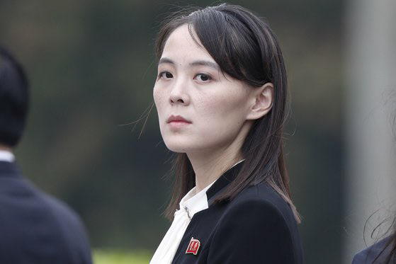 北 김여정 “한국 쓰레기들이 날려 보낸 ‘삐라’ 또 떨어져”