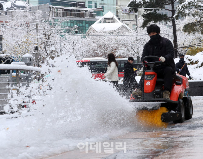 [포토] 폭설 내린 서울 광화문