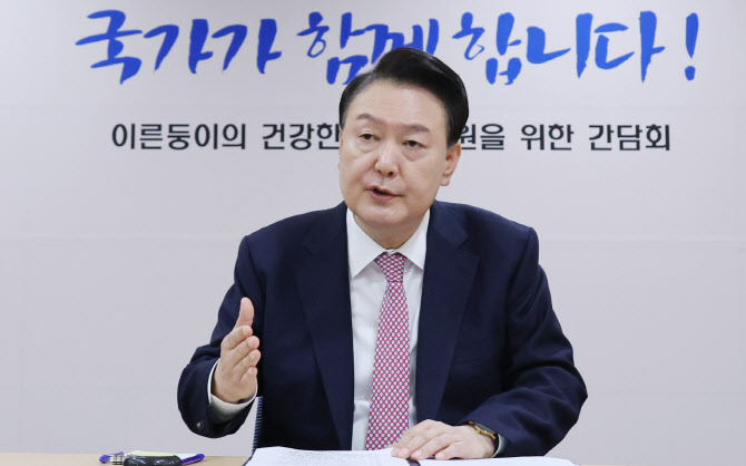 尹대통령 "전향적인 내수·소비진작 대책 강구하라"